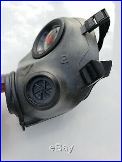 Avon FM12 Respirator Gas Mask Rare Size 1 including plastic bag and manual 70046