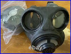 Canadian C3 Gas Mask withFilter Nuclear Biological Chemical NEWithOld Stock medium