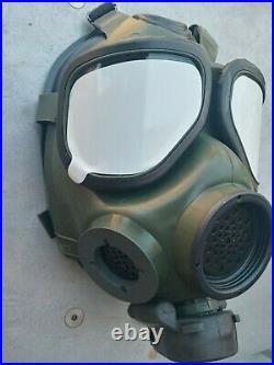 FR-M40 Military Issue Gas Mask/Respirator 40MM NATO New Sealed Size Medium