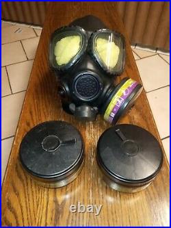 FR-M40 Military Issue Gas Mask/Respirator Used Size Medium+3 cartridge's