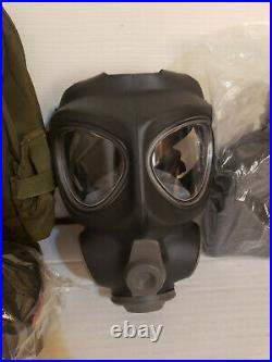 Finnish M95 Gas Mask Size Medium Respirator Bag Two Filters Hydration Bottle NOS