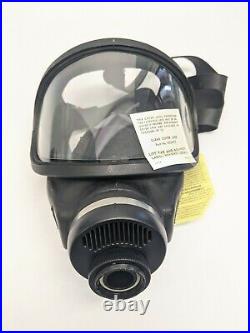 MSA 7-203-1 Gas Mask Ultravue Series Size M Facepiece Material Hycar Rubber