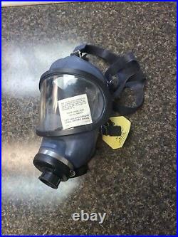 MSA 7-203 Gas Mask Ultravue Series Size M Facepiece Material Hycar Rubber