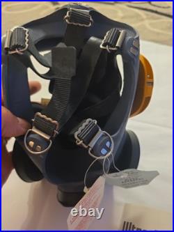 MSA 7-204 M4C3 Ultra-Twin Full Face Respirator Gas Mask Medium Brand New MSA 7-204 M4C3 Ultra-Twin Full Face Respirator Gas Mask Medium Brand New
