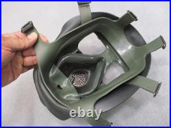 Military Surplus M40 Gas Mask Kit with C2A1 Filter, Bag, and Extra Lenses Large