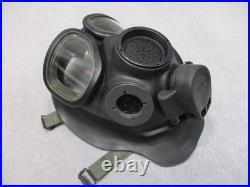 Military Surplus M40 Gas Mask Kit with C2A1 Filter, Bag, and Extra Lenses Large