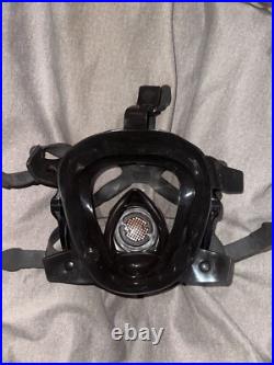 North 7600 series Full Face Respirator With (2) gas filters/paticulate