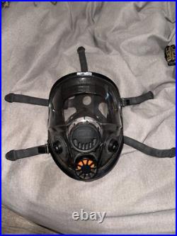 North 7600 series Full Face Respirator With (2) gas filters/paticulate
