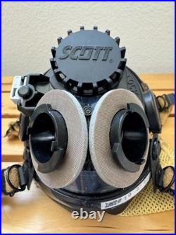 Scott (8056221-01) AV-2000 Full Face Respirator Gas Mask Twin Cartilage Adapter
