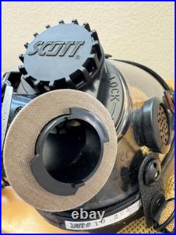 Scott (8056221-01) AV-2000 Full Face Respirator Gas Mask Twin Cartilage Adapter