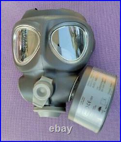 Scott Full Face Respirator Tear Gas M95 Gas Mask, With BRAND NEW 20 year filter