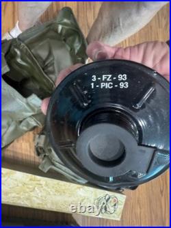US Military MCU-2/P Gas Mask Respirator with 2 OD Green Vinyl Carry Pouches Lot