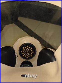 Very Rare US MSA Advantage 1000 Gas Mask Tan Rubber With Filters 1994
