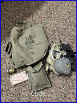 Vintage M17 A2 GAS MASK Chemical Biological Respirator with BAG US Military sz ML